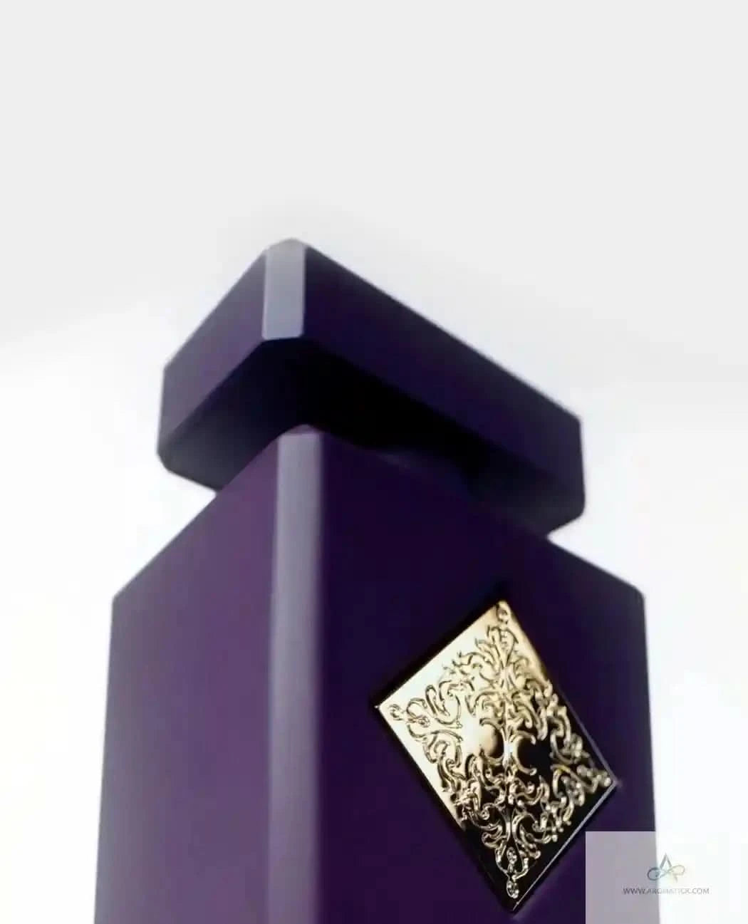 Close-up of Initio Side Effect EDP bottle showcasing luxurious gold detailing, highlighting its premium unisex perfume appeal.